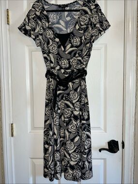 Style & Co- Black and Cream Floral Fit-and-Flare Dress with Belt Size L